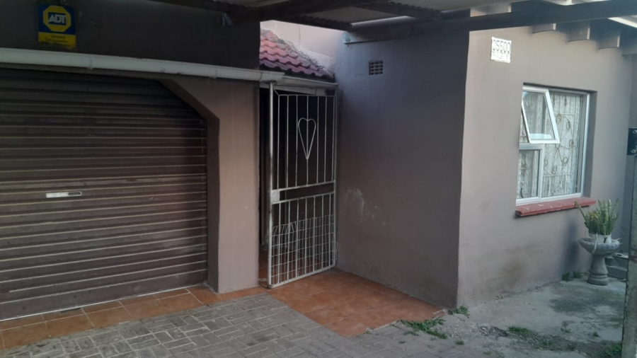 2 Bedroom Property for Sale in Scenery Park Eastern Cape